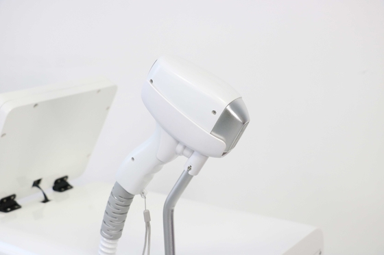 Wysokiej mocy Soprano Dual Handle Depilation Diod Laser Machine 4 Długość fali Lód Platyna Tytan Do Usuwania Włosów