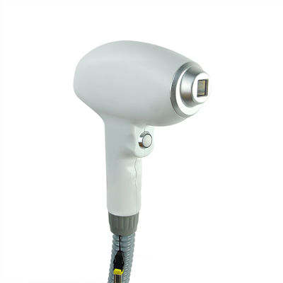 RL-808B Model 808nm Diod Laser Hair Removal Machine z 8-letnią żywotnością i gęstością energii > 115j/Cm2